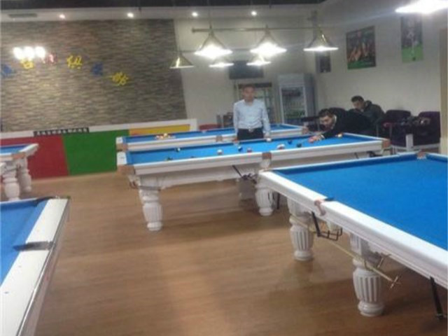 名流台球俱乐部格力四面出风嵌入式中央空调安装案例